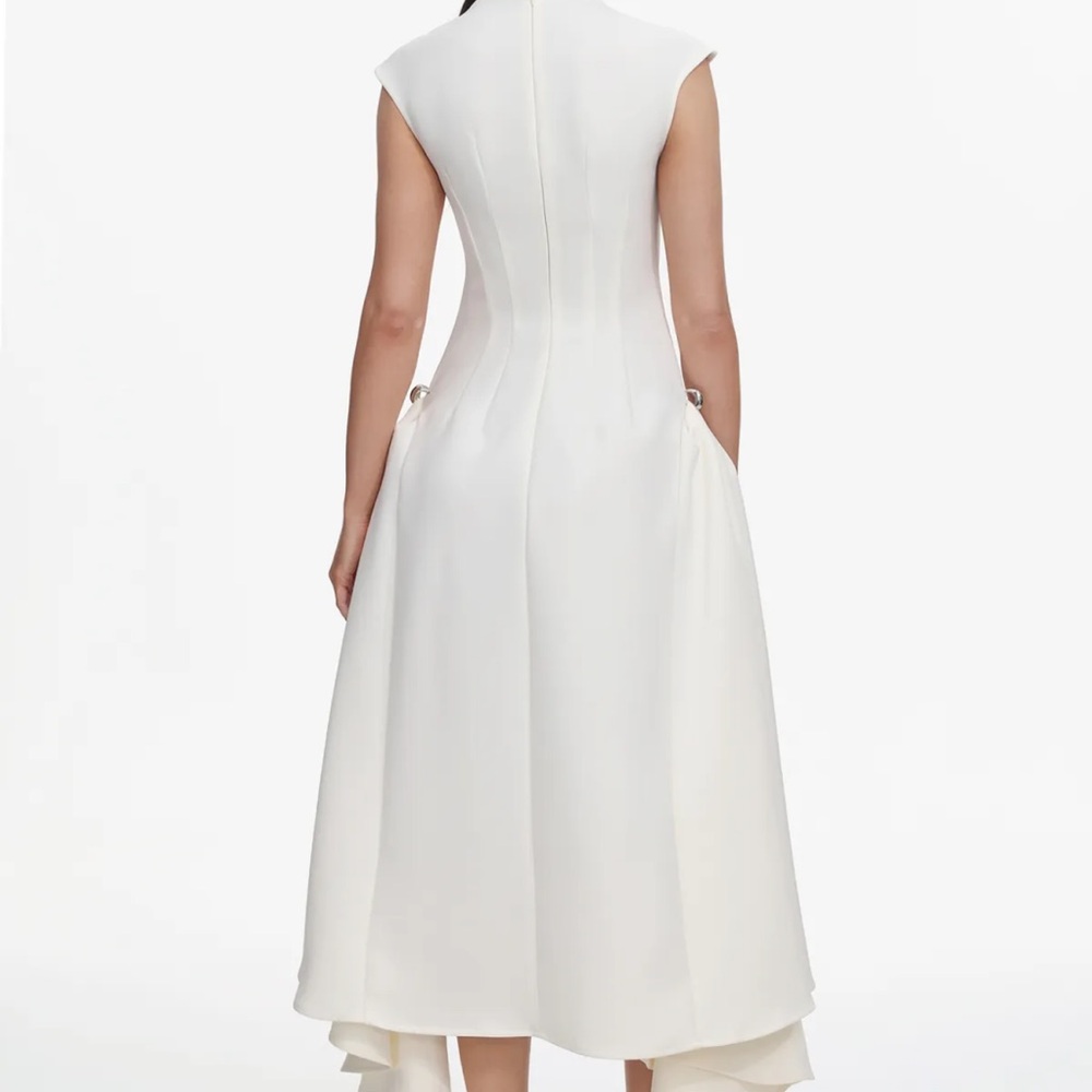 Elegantly sleeveless Draped Cream Midi Dress with silver side detach accessories - Picture 3 of 7